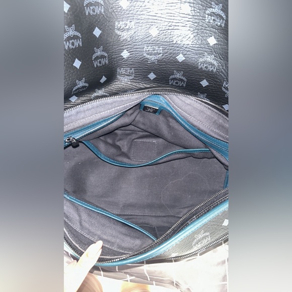 Authentic MCM Craig and Karl Snow Dome Messenger Bag - Picture 5 of 10